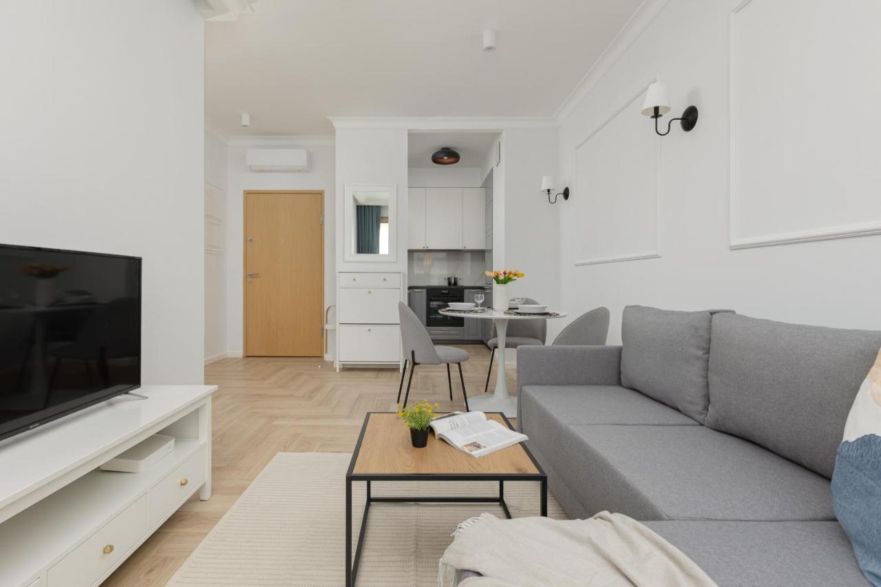 Stylish Apartment Kolejowa & Parking & Balcony By Noclegi Renters Варшава Екстер'єр фото