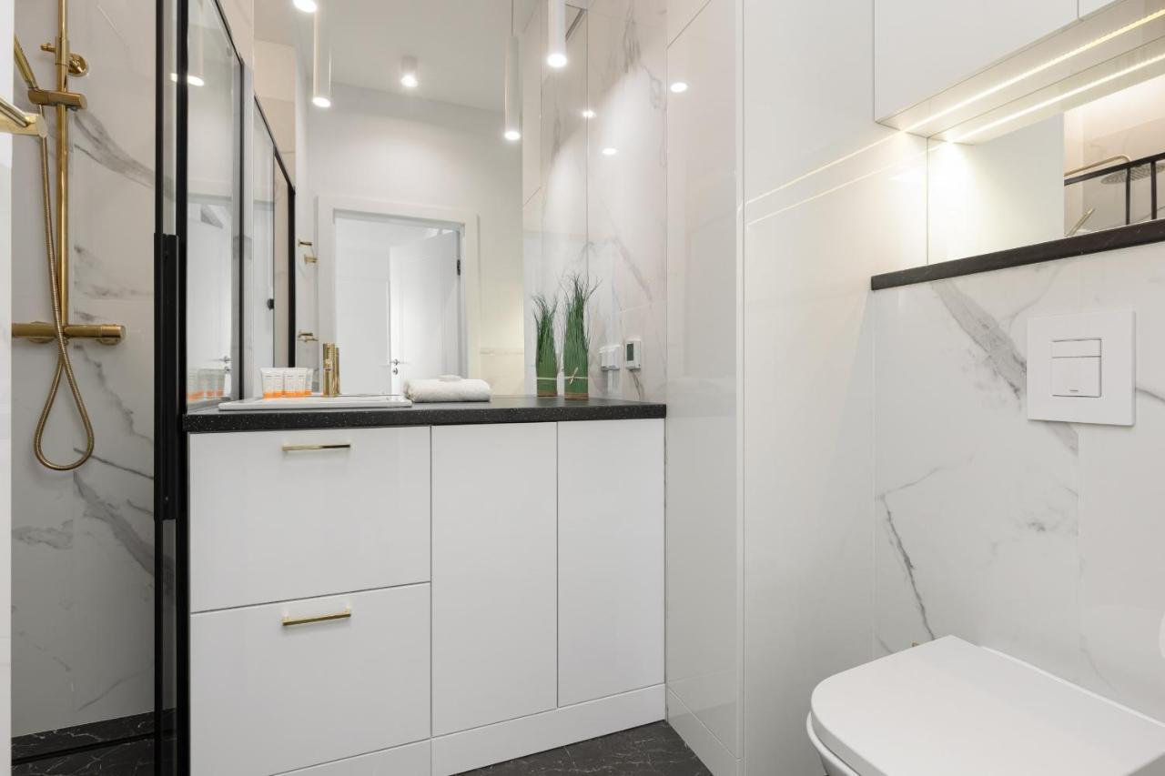 Stylish Apartment Kolejowa & Parking & Balcony By Noclegi Renters Варшава Екстер'єр фото