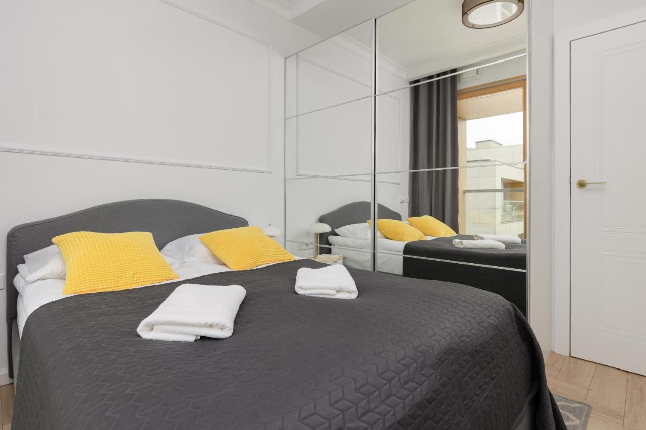 Stylish Apartment Kolejowa & Parking & Balcony By Noclegi Renters Варшава Екстер'єр фото