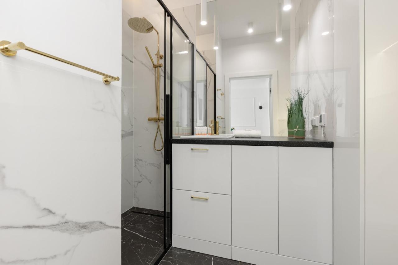 Stylish Apartment Kolejowa & Parking & Balcony By Noclegi Renters Варшава Екстер'єр фото